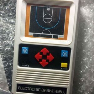 original 1984 Mattell Electronics "Electronic basketball" Handheld video game